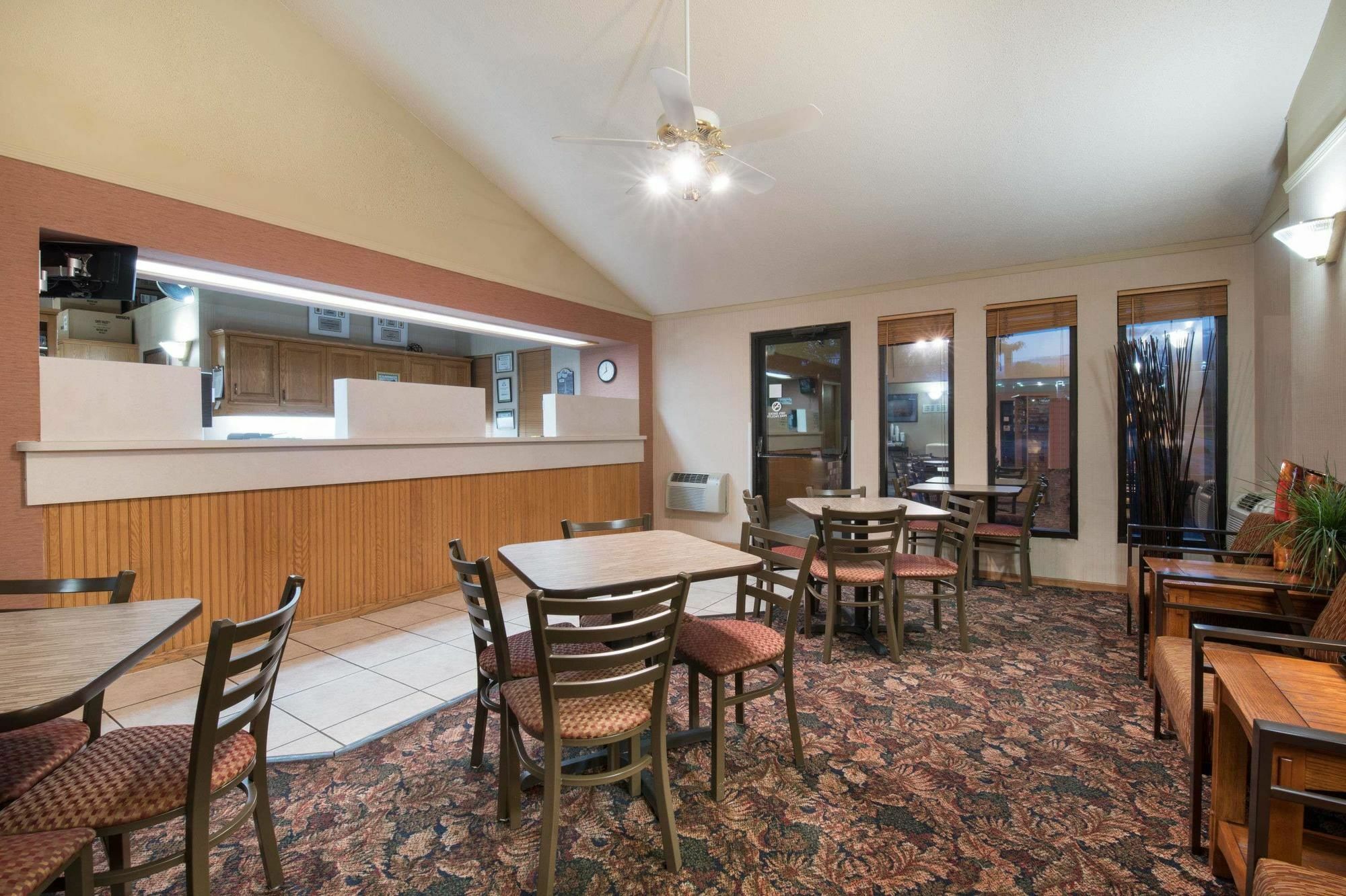 Serena Inn & Suites Of Rapid City Exterior foto